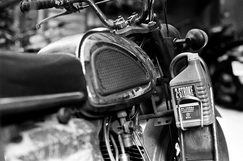 Two strokes - Kodak Hawkeye 2865 surveillance film shot at EI 200. Black and white negative film in 35mm format.