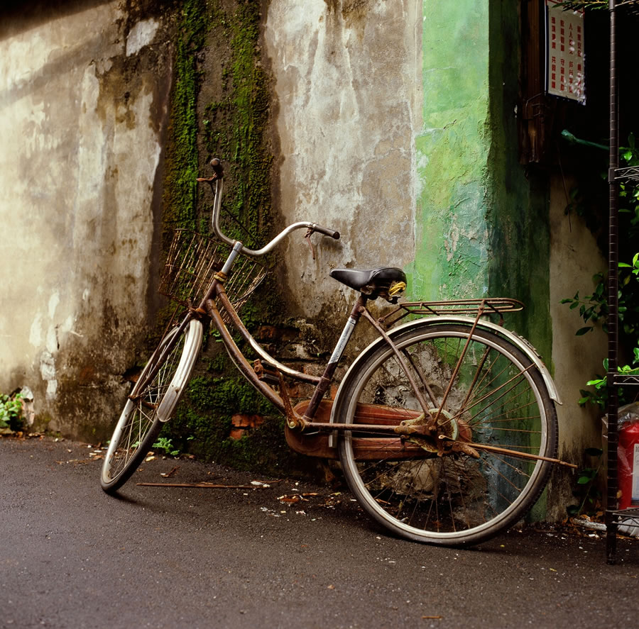 Photography: Leanings – shot on Fuji Velvia 50 RVP50 (120)