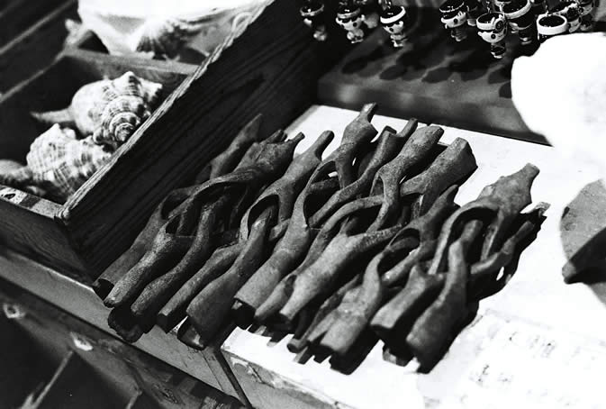 Interlocked - Kodak Tri-X 400 shot at ISO800