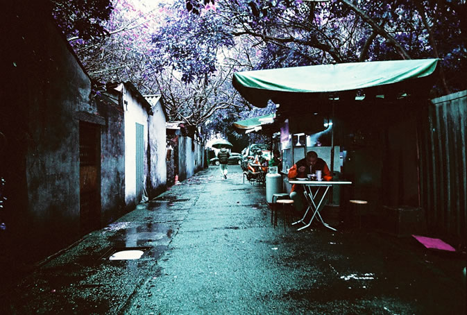 Photography: Lunch – Lomochrome Purple XR 100-400 (35mm)