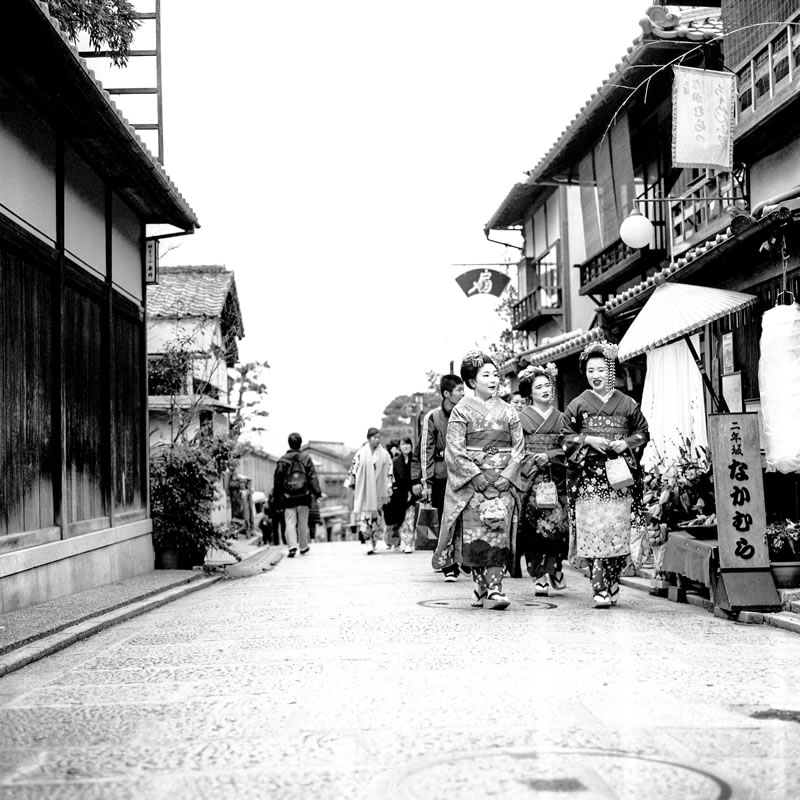 Photography: Out for a stroll – shot on ILFORD FP4 PLUS at EI 800 (120 format)