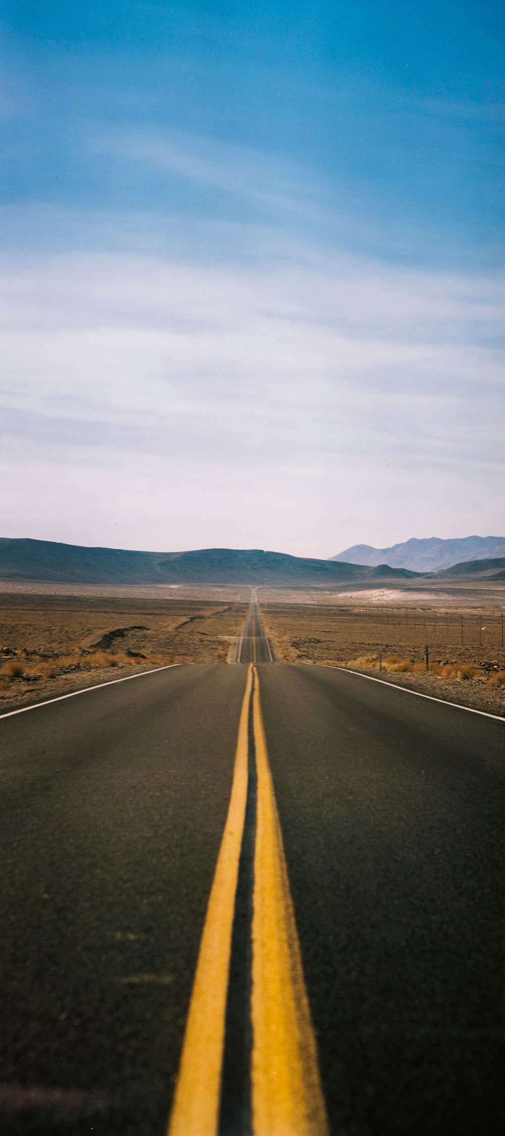 Photography: Death Valley Approach #01 – Kodak Pro 400 MC 6059 (120)