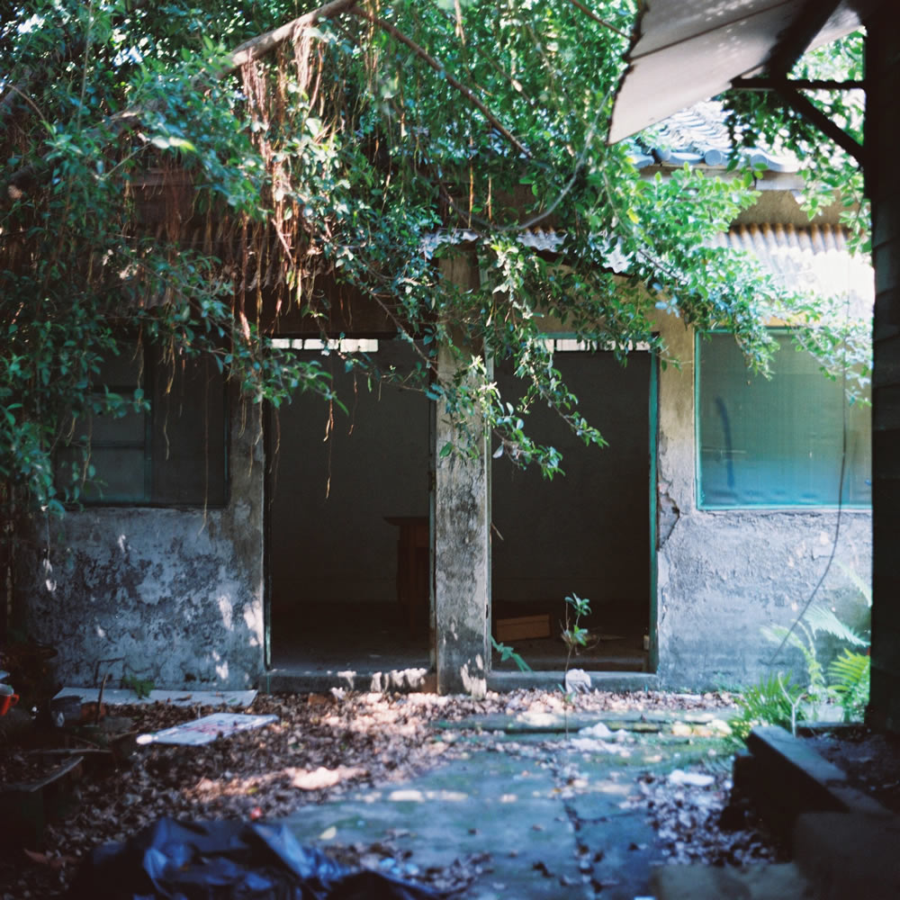 Photography: Vacated – Lomography Color Negative 400 (120)