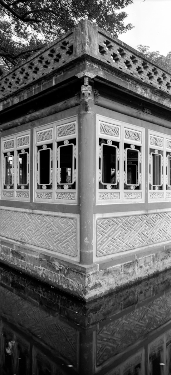 Photography: On edge – Ilford Pan F+ (120)