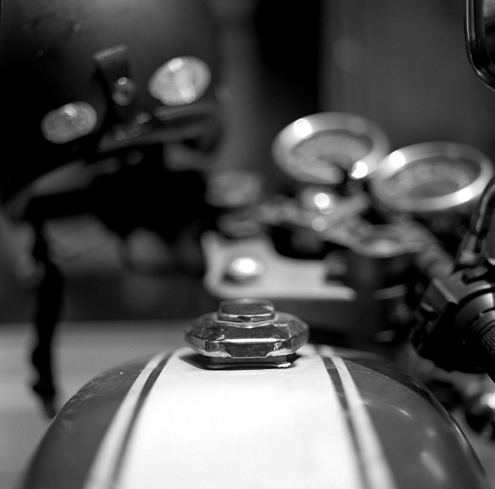 Capped - Shot on Kodak T-MAX 400 (TMY-2) at EI 100. Black and white film in 120 format shot as 6×6. Hasselblad 16E extension tube.