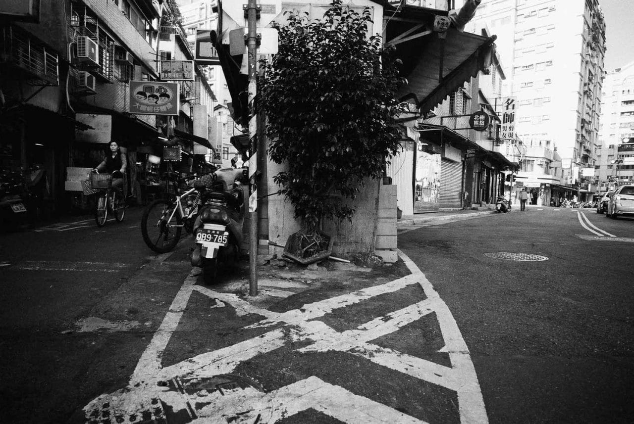 Photography: Take the third path – Shot on ILFORD HP5 PLUS at EI 400 (35mm format)