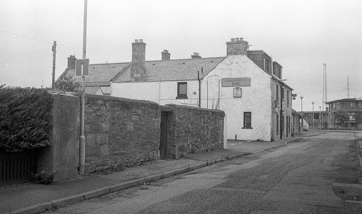 5 Frames… With Bergger BRF 400 Plus (EI 400 / 35mm format / Olympus Trip 35)