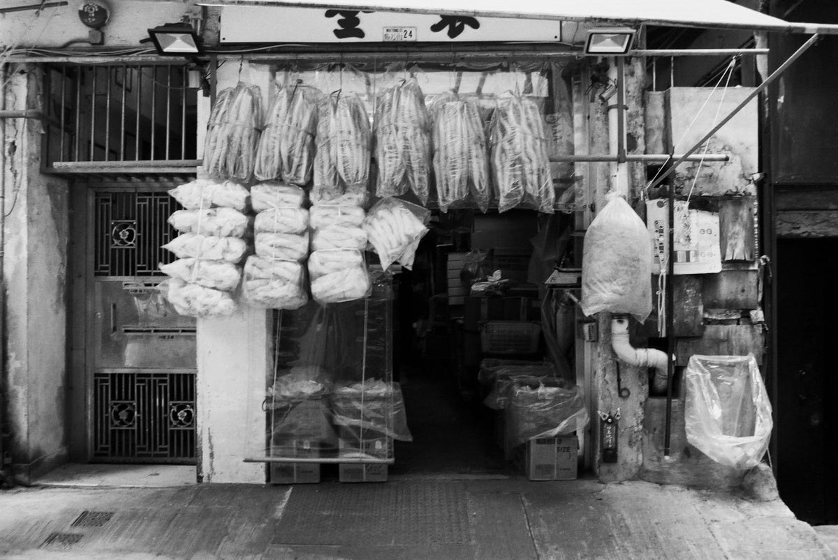 Photography: Scratch my back… – Shot on ADOX Silvermax 100 at EI 100 (35mm format)