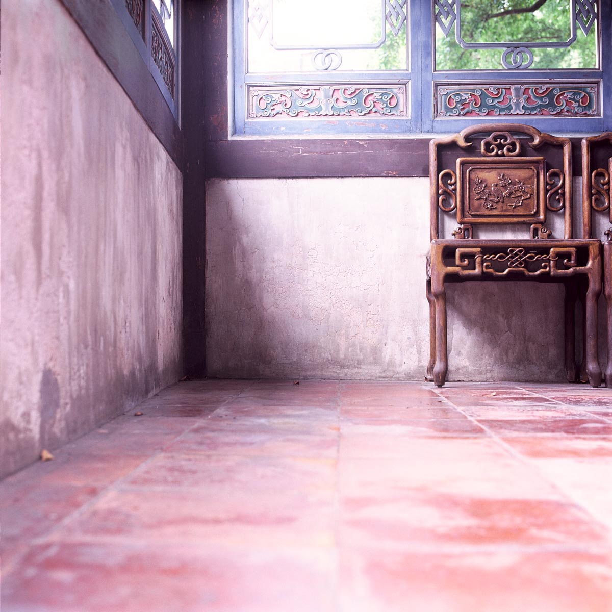 Photography: Waiting area #01 – Shot on Kodak EKTACHROME 200 E200 at EI 200 (120 format)