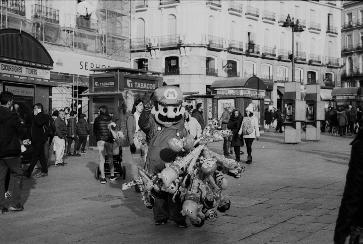 Kodak Tri-X 400 (35mm, EI 800, Nikon FM2), Sara and Gonçalo (Brothers on Film)
