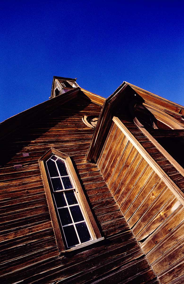 Photography: Up and to the right #01 – Shot on Kodak EKTACHROME 100VS (E100VS) at EI 100 (35mm format)