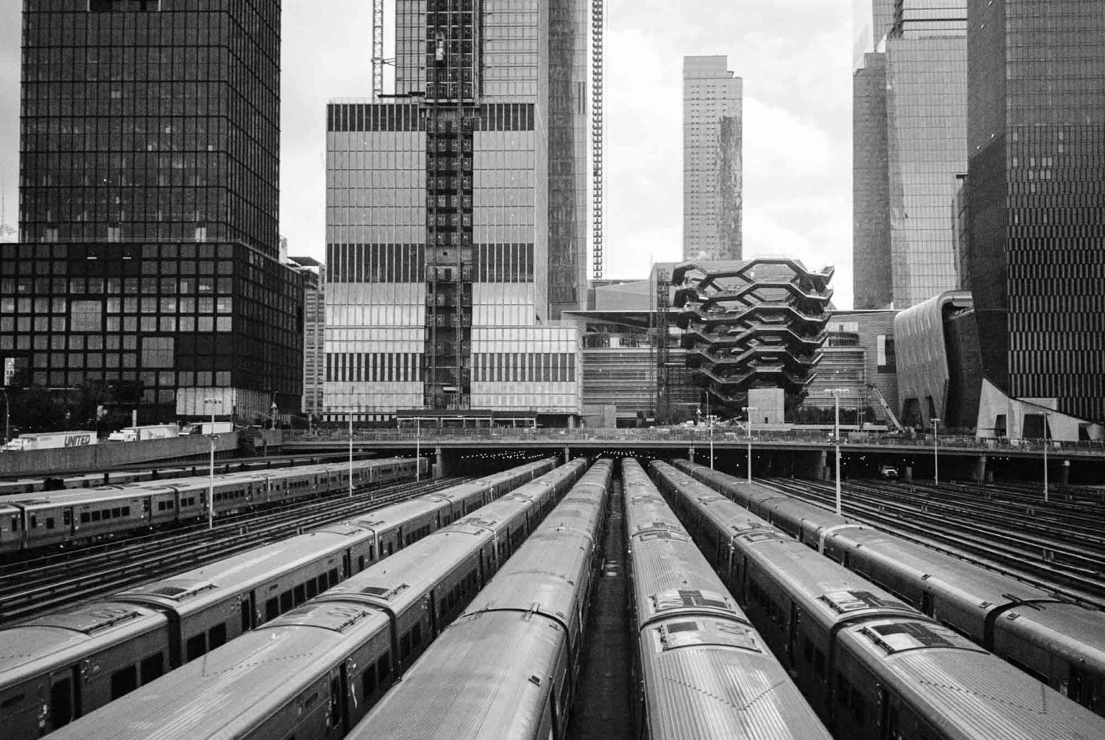 5 Frames… With ILFORD XP2 SUPER (EI 400 / 35mm format / Olympus XA3)