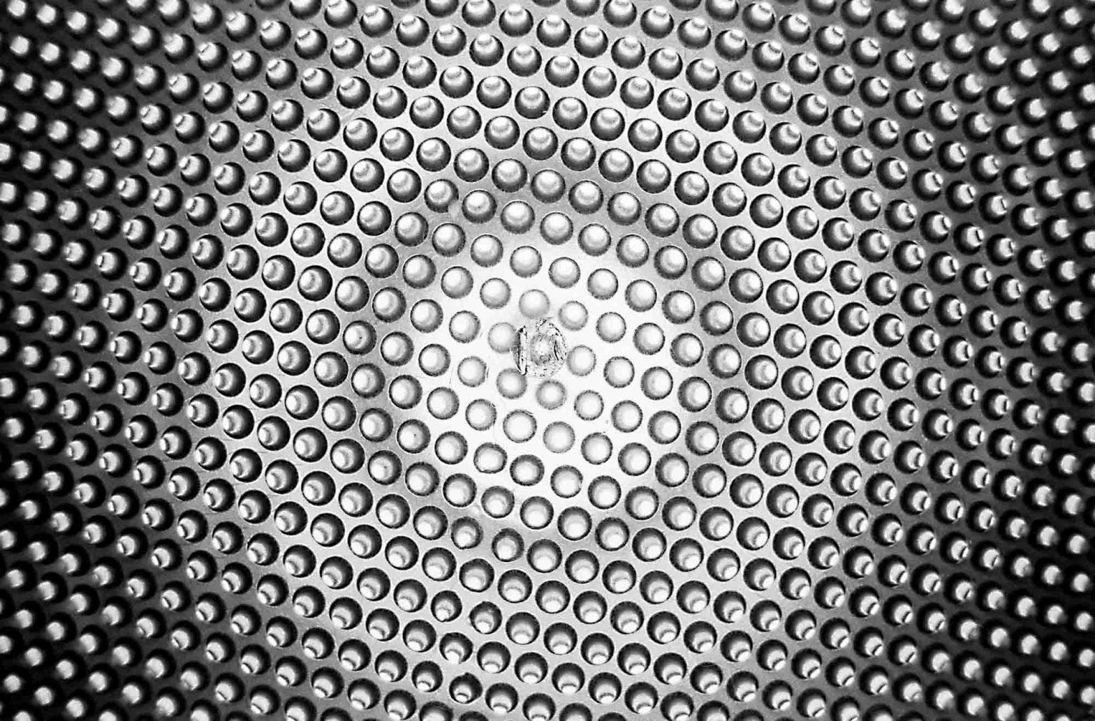 Photography: Seeing spots – Shot on Kodak EASTMAN DOUBLE-X 5222 at EI 400 (35mm format)