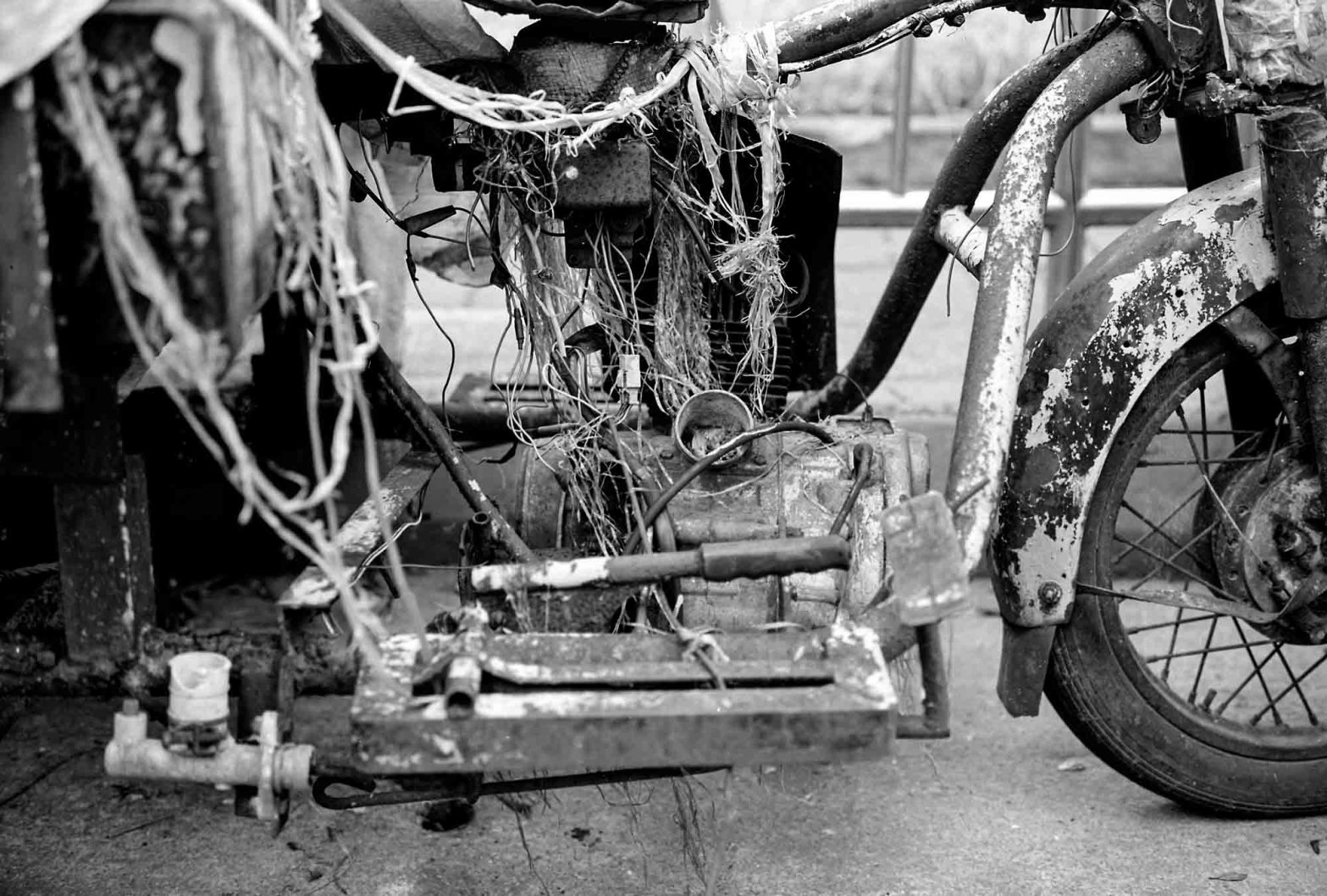 Photography: Cup holder as standard – Shot on ILFORD HP5 PLUS at EI 400 (120 format)