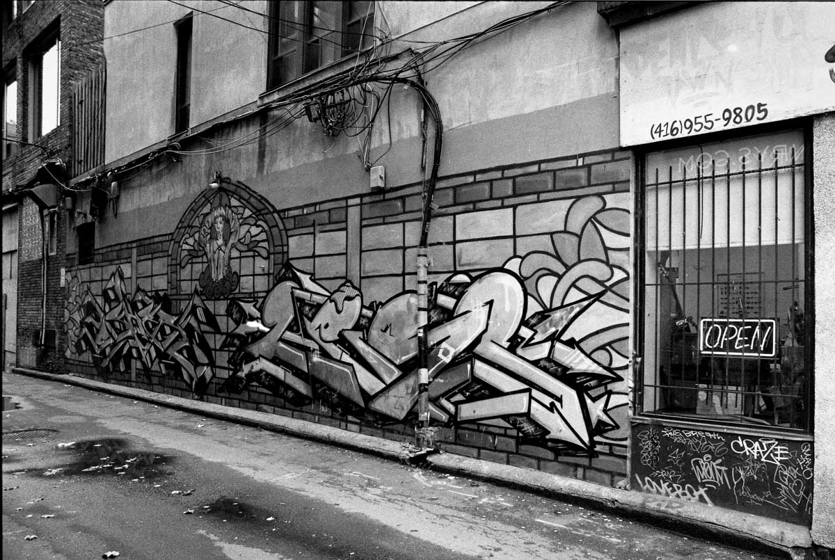 5 Frames… With ILFORD HP5 PLUS (EI 1600 / 35mm format / Nikon FE)