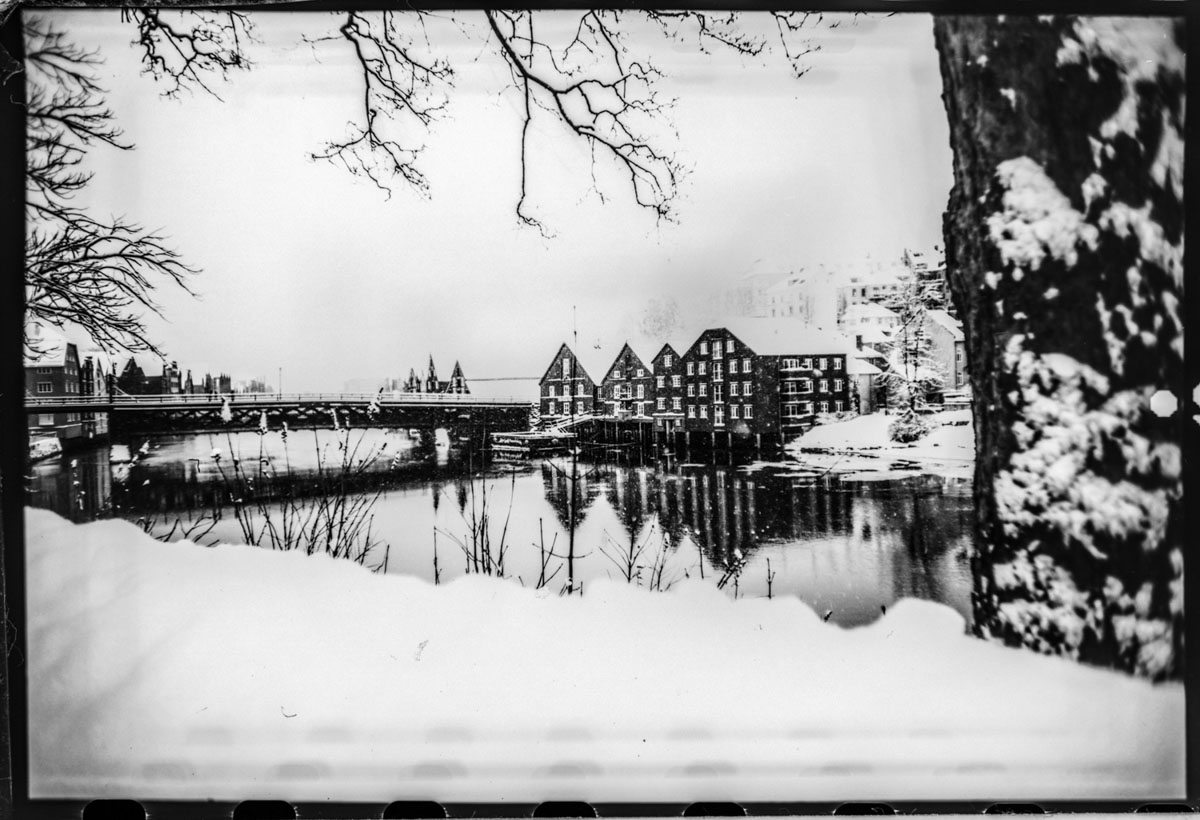 5 Frames With... KODAK Panchromatic Sound Recording Film 2374 (EI 100 / 35mm / Lomo LC-A) - by Andrea Taurisano