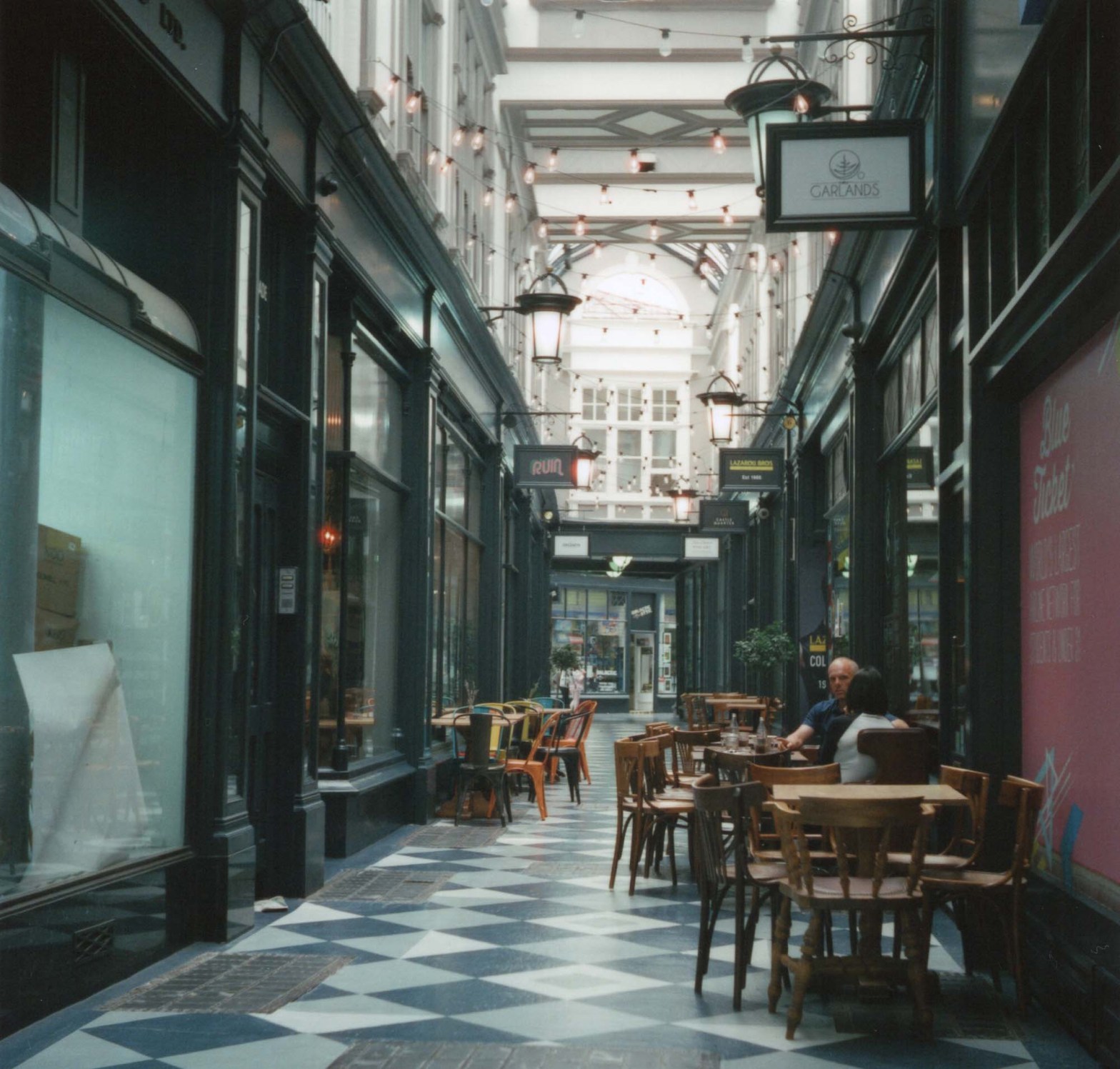 5 Frames… With CineStill 800T (EI 800 / 120 format / Yashica D TLR)