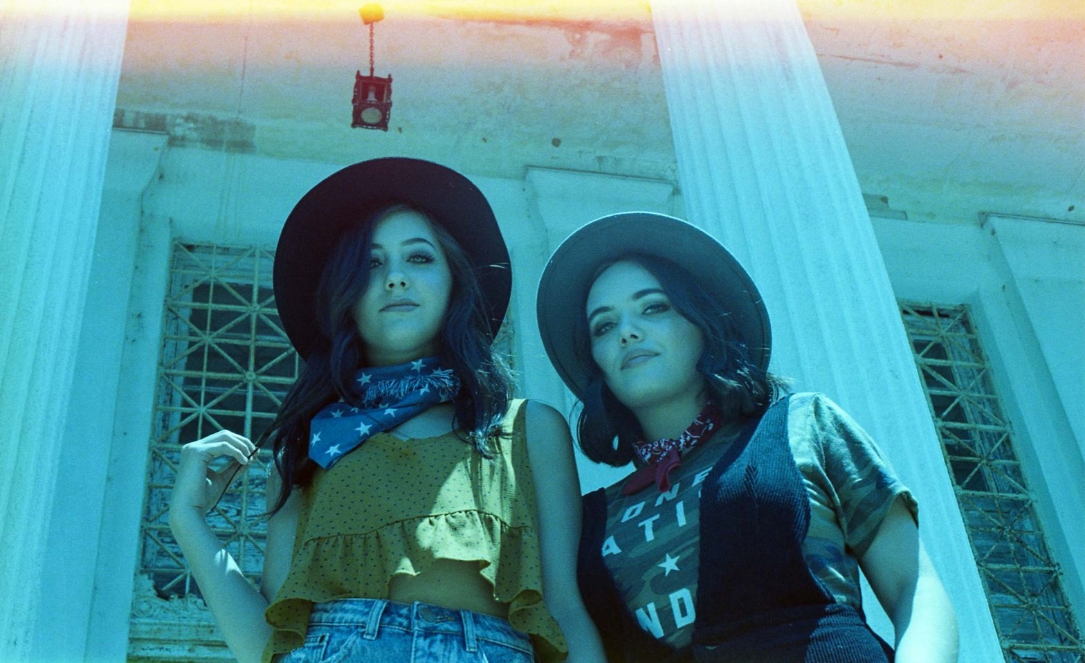 5 Frames… With Psychedelic Blues (EI 400 / 35mm format / Canon AE-1)