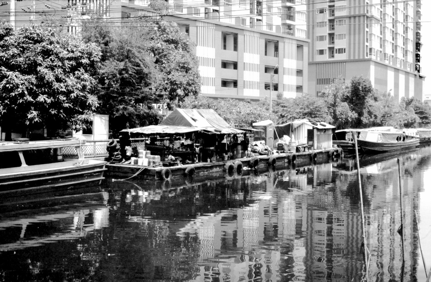 5 Frames… With ILFORD SFX 200 (EI 200 / 120 format / Agfa Record III)