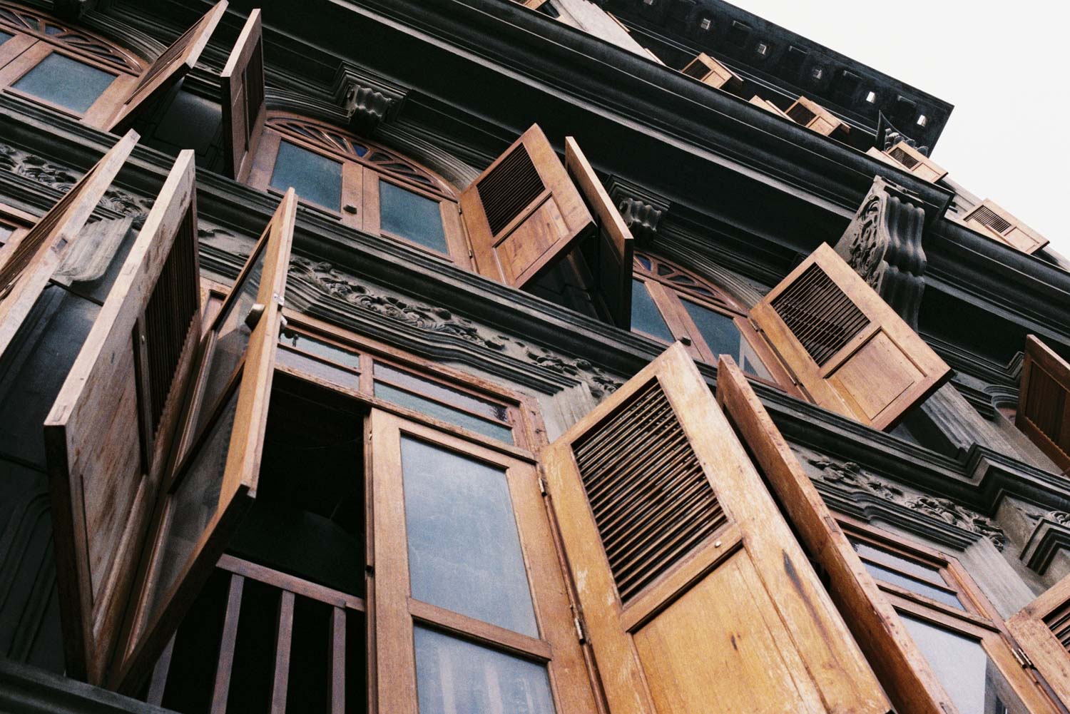 5 Frames… With Fujicolor C200 (EI 800 / 35mm format / Nikon F3)