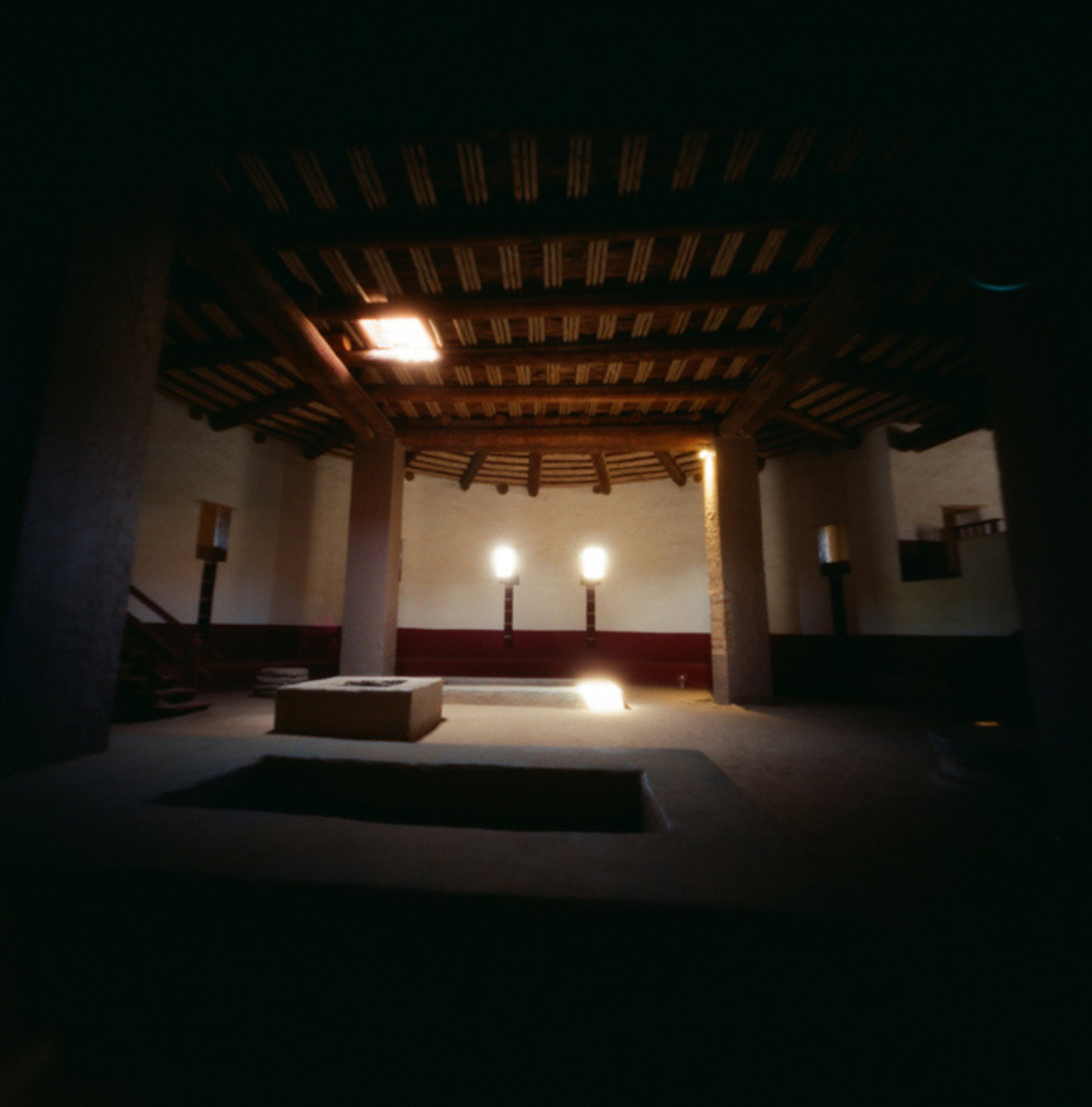 5 Frames… In the Great Kiva with Kodak Portra 400 (EI 400 / 120 format / Reality So Subtle 6X6F)