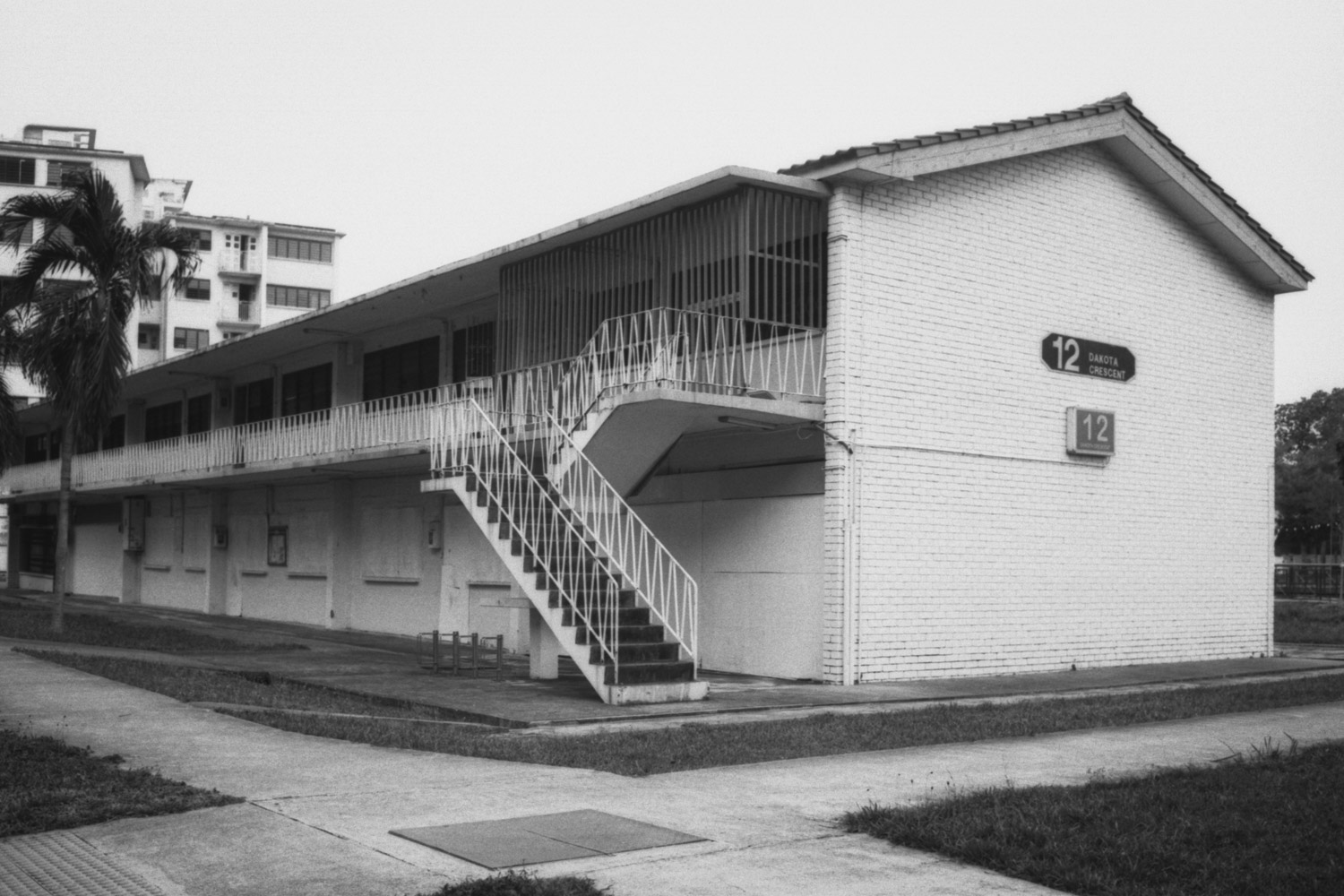 5 Frames… With KosmoFoto Mono 100 (EI 100 / 35mm format / Leica M4)