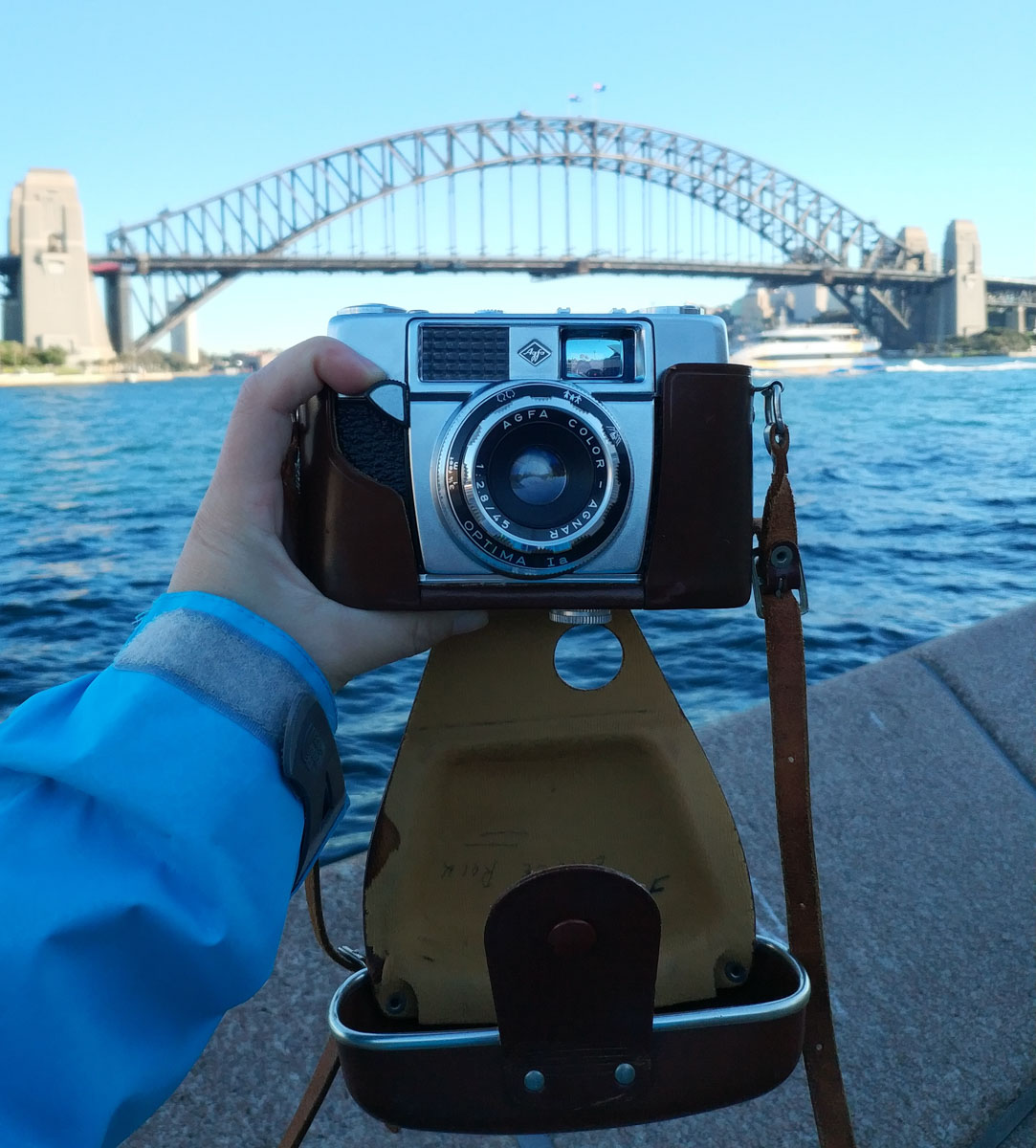 5 Frames… Shot with my daughter-in-law on ILFORD FP4 PLUS (EI 125 / 35mm / Agfa Optima 1A)