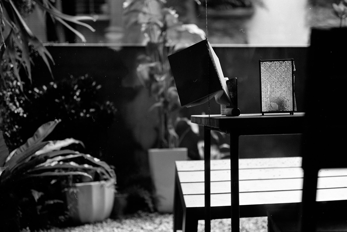 Photography: By a thread – Shot on ILFORD HP5 PLUS at EI 800 (120 format)