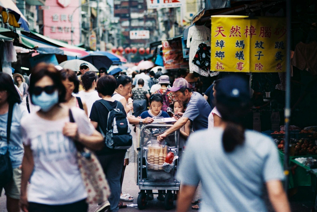 Photography: Magic happening – Shot on Fujifilm FUJICOLOR C200 at EI 200 (35mm Format)