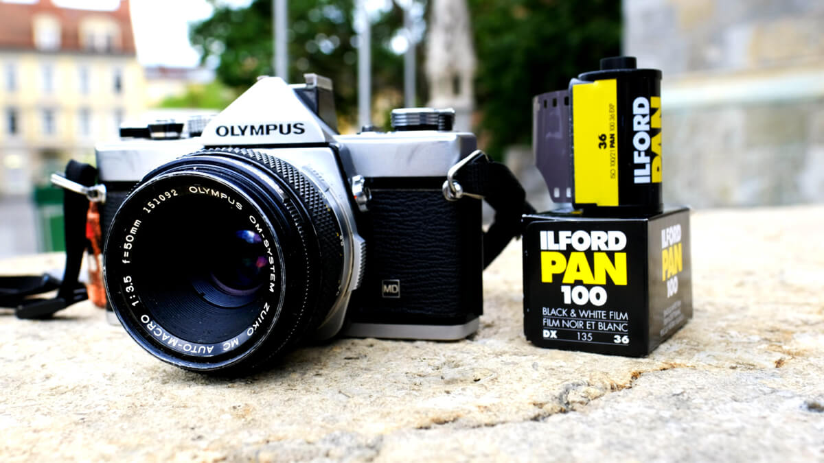 Olympus OM-1 and Zuiko Auto-Macro 50mm f/3.5 – Mercedes van study