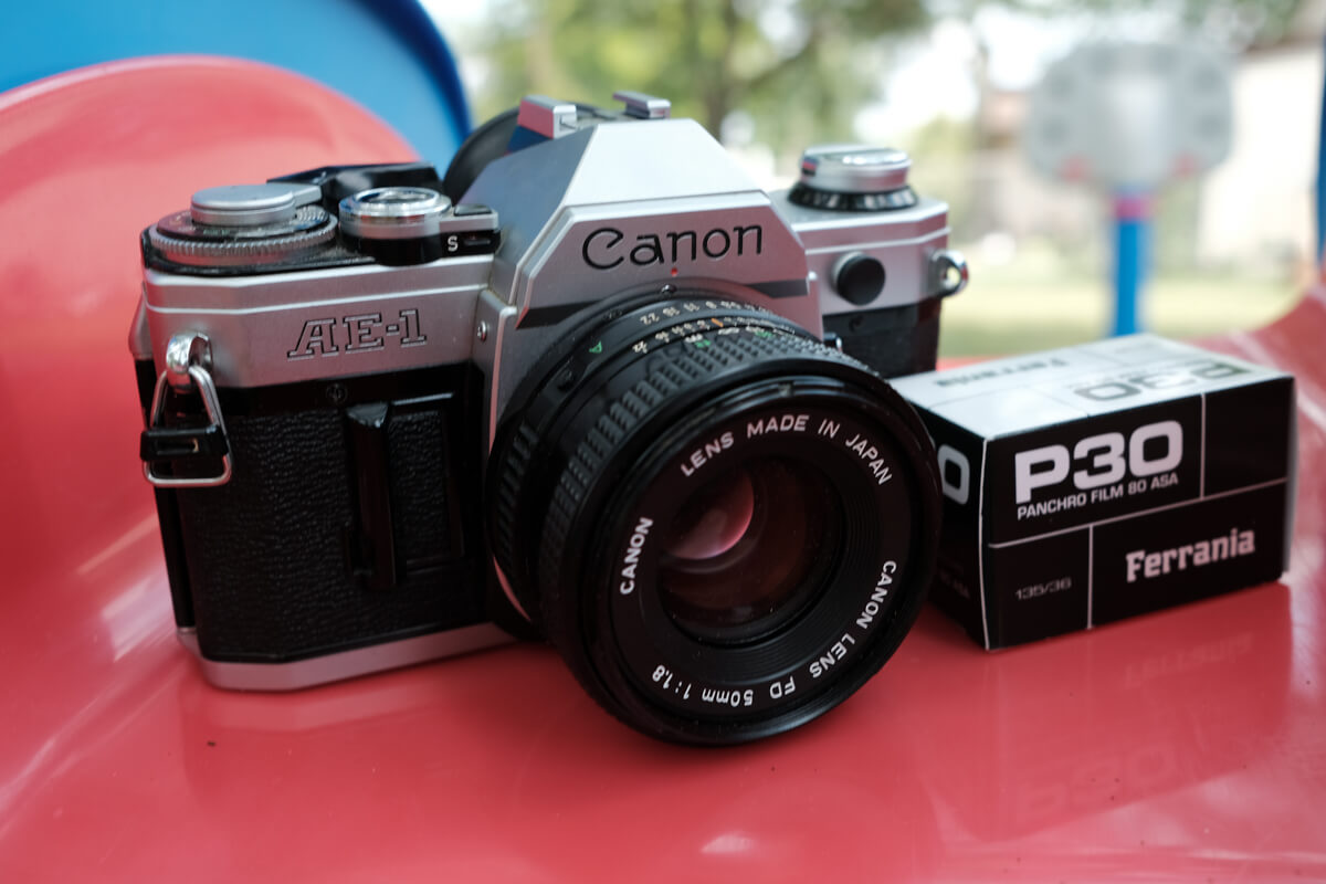 5 Frames… Chasing a 2 year old on Ferrania P30 (35mm / El 80 / Canon AE-1 + Canon 50mm f/1.8 FD)