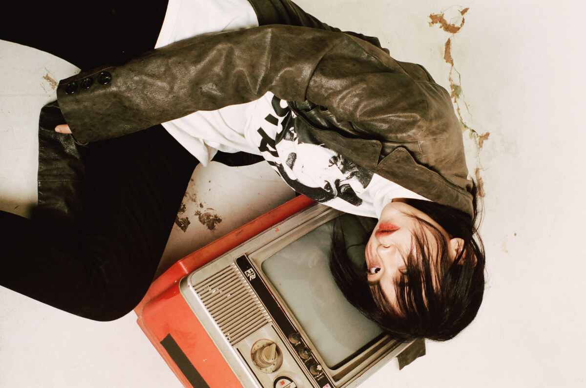 5 Frames… Of sharp shots on a soft lens with Kodak Portra 400 + flash (35mm Format / EI 400 / Olympus OM-1n + G. Zuiko 55mm f/1.2)