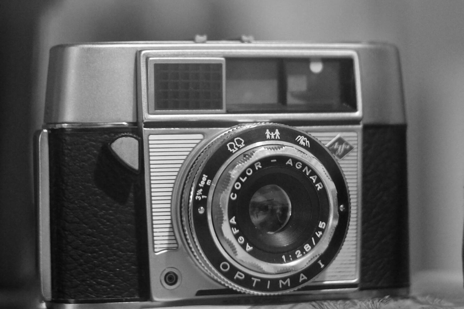 5 Frames… In the fog with an Agfa Optima I and NoColorStudio No. 10 film (35mm Format / EI 100 / Agfa Color-Agnar f/2.8/45mm)