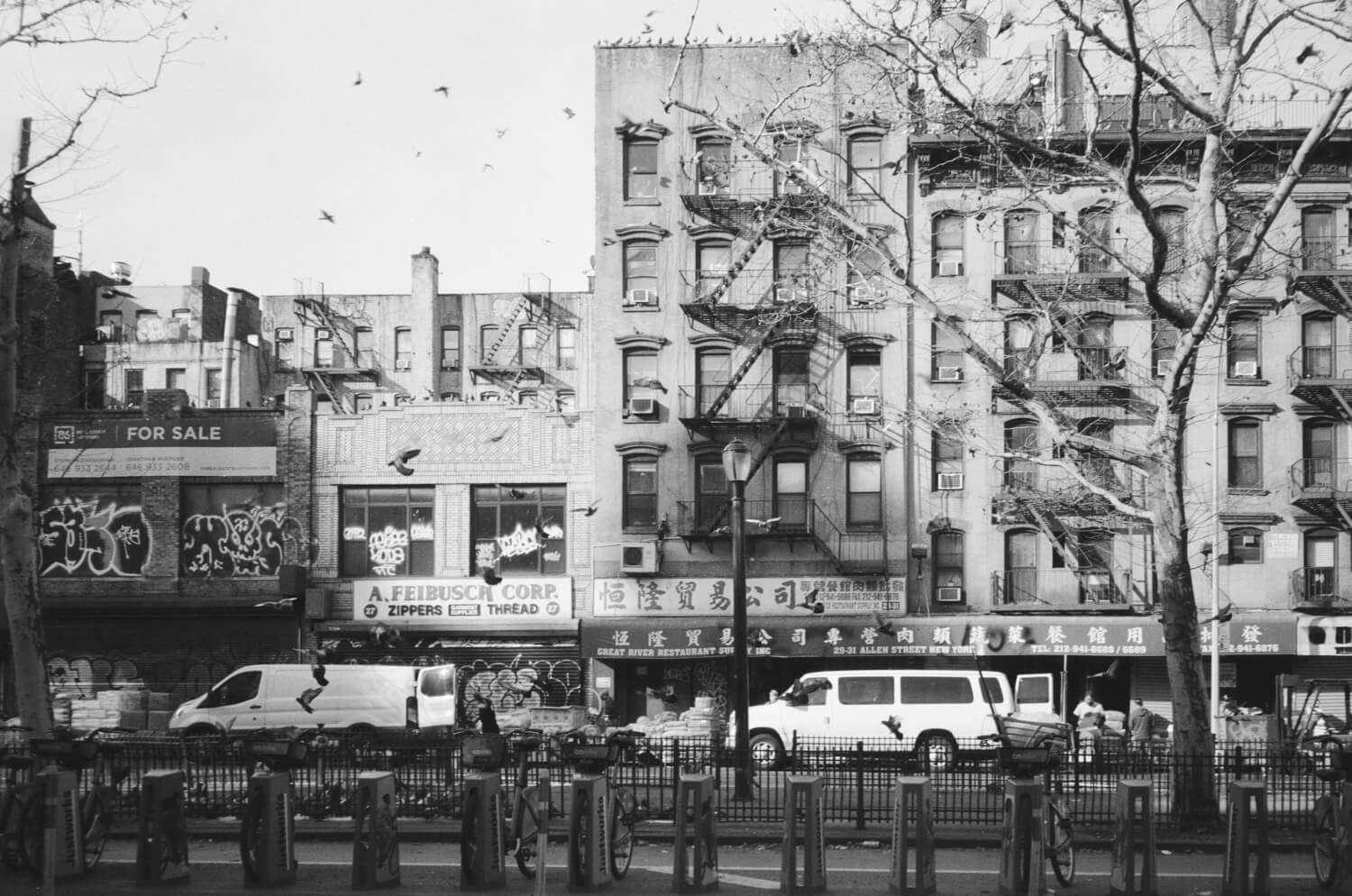 5 Frames… Around NYC’s Lower East Side on CineStill BwXX with the Konica C35MFD (35mm format / EI 250 / Hexanon 38mm f/2.8)